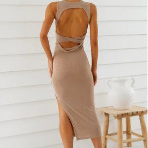 Hello Molly Sight Seeing Midi Dress in Coffee